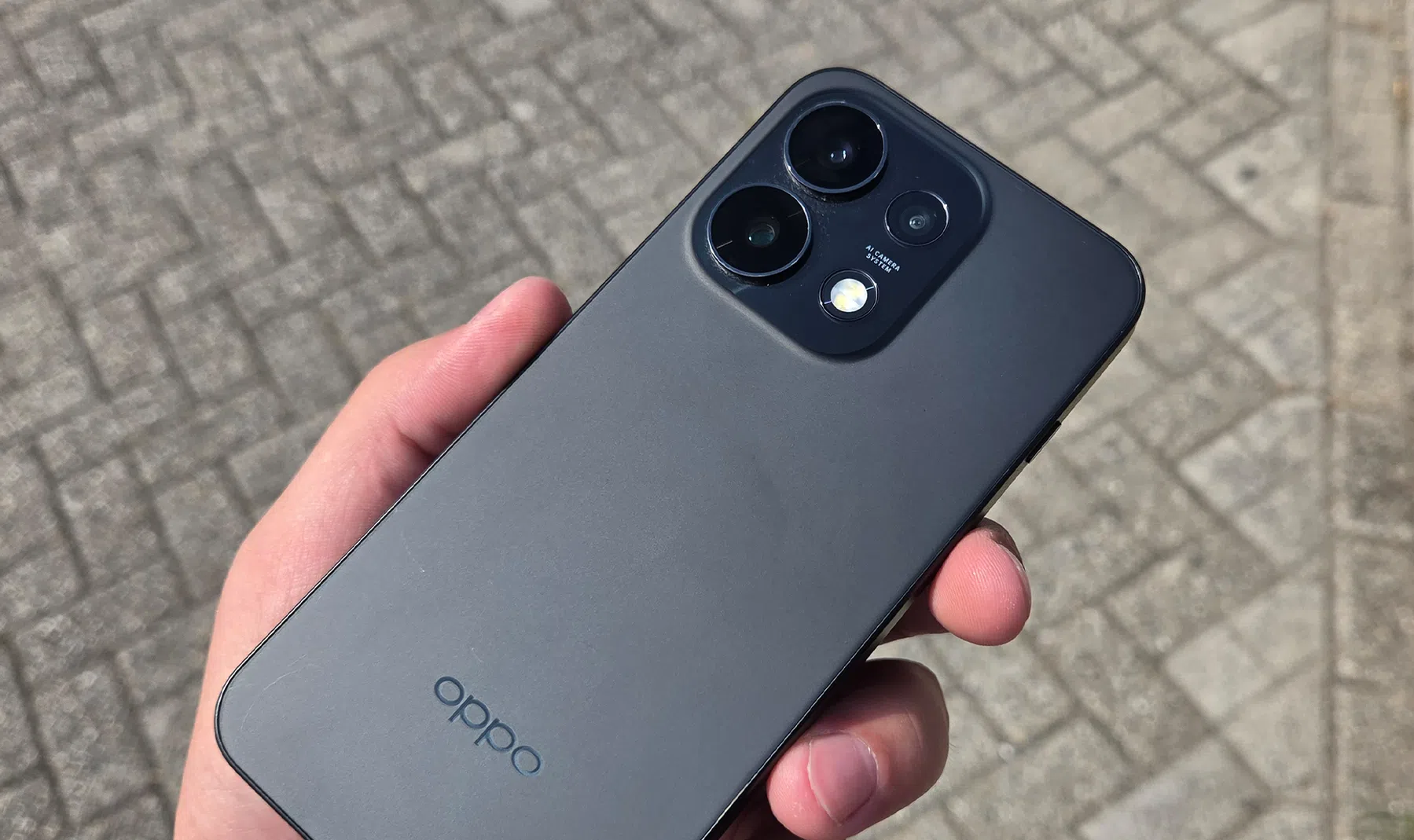 Oppo Reno16 Pro achterkant